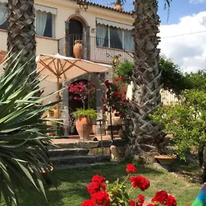 https://la-capanna-di-giuseppe-e-maria.taorminaitalyhotels.com